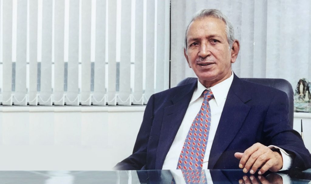 Año 1977 Tocando la vida de los pacientes durante más de tres décadas